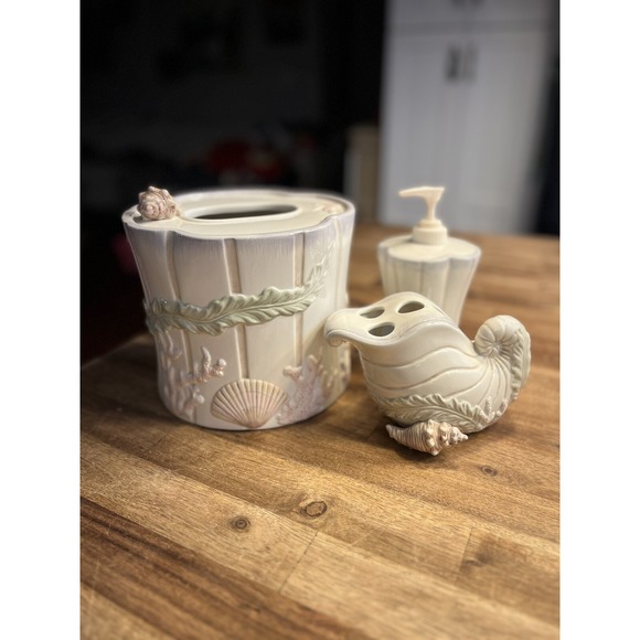 The Unbranded Brand Other - Vintage Beach Bathroom Decor Ceramic Tissue Soap Toothbrush SEA SHELLS